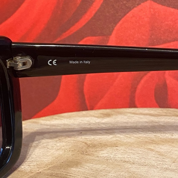 Givenchy - Picture 6 of 9